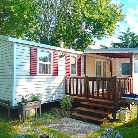 Swanky Mobile In Jean De Monts Near Seabeach *