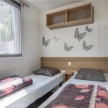 Шале Swanky Mobile In Jean De Monts Near Seabeach Сен-Жан-де-Мон