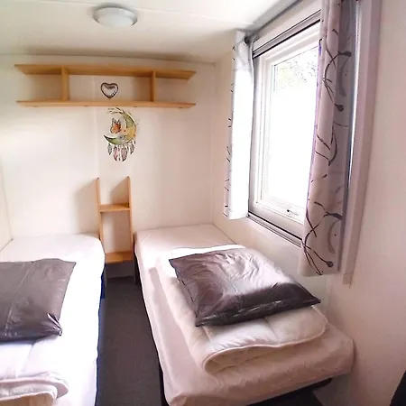 Swanky Mobile In Jean De Monts Near Seabeach Alpehytte