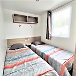 Swanky Mobile In Jean De Monts Near Seabeach Сен-Жан-де-Мон