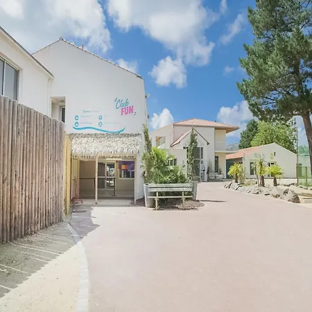 Swanky Mobile In Jean De Monts Near Seabeach *