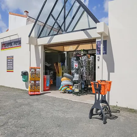 Swanky Mobile In Jean De Monts Near Seabeach Chalet