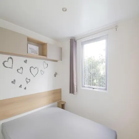 Swanky Mobile In Jean De Monts Near Seabeach * Saint-Jean-de-Monts