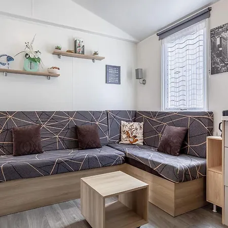 Swanky Mobile In Jean De Monts Near Seabeach בקתה *