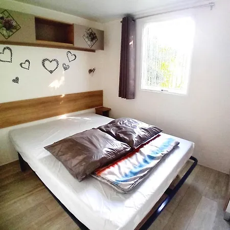 Swanky Mobile In Jean De Monts Near Seabeach